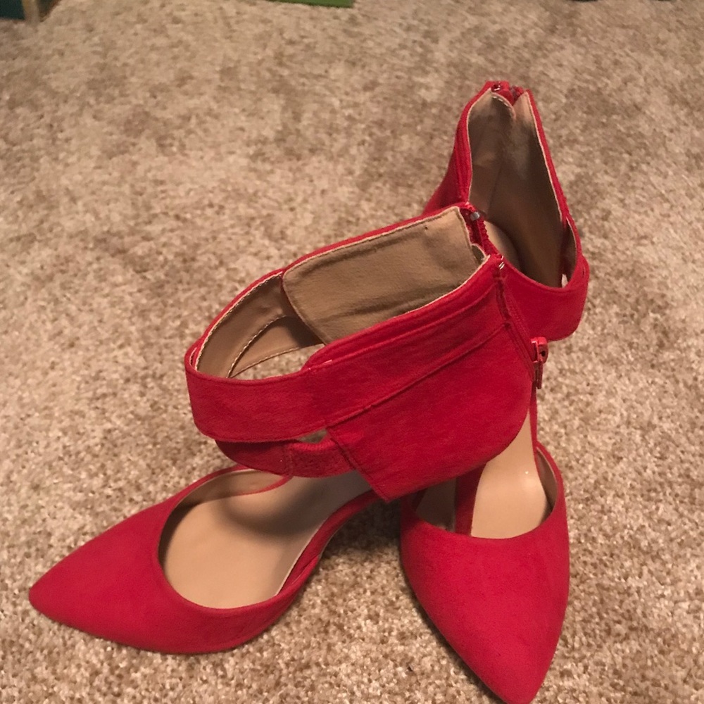 Red heels 👠